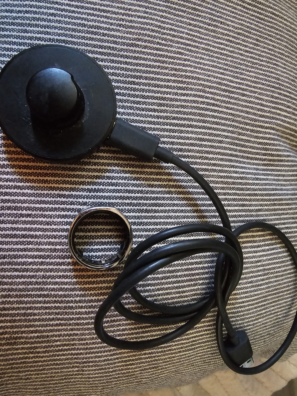 Oura Gen 3 Silver Smart Ring with Black Charger Size 12